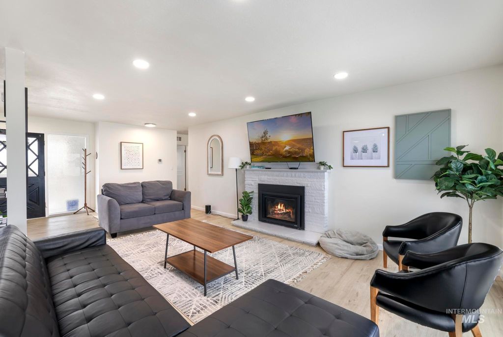 Photo of 4095 2300 E, Filer, ID 83328 (MLS # 98972307)