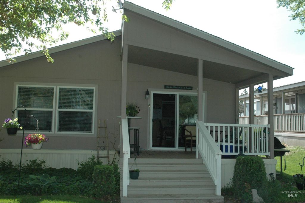 Photo of 4030 River Resort Dr #19, Homedale, ID 83628 (MLS # 98973501)