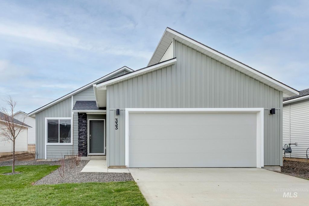 Photo of 333 N Madrone Ave, Ave, Kuna, ID 83634 (MLS # 98968195)