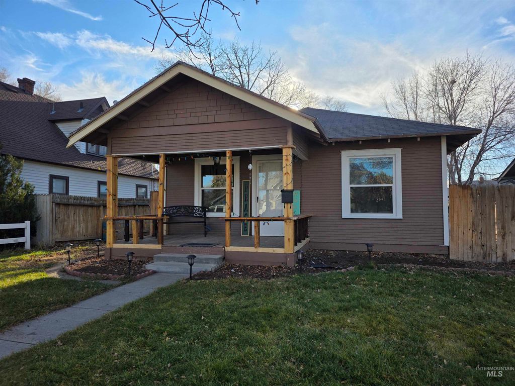 Photo of 435 4th Ave N, Twin Falls, ID 83301 (MLS # 98969718)