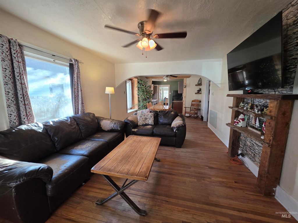 Photo of 435 4th Ave N, Twin Falls, ID 83301 (MLS # 98969718)