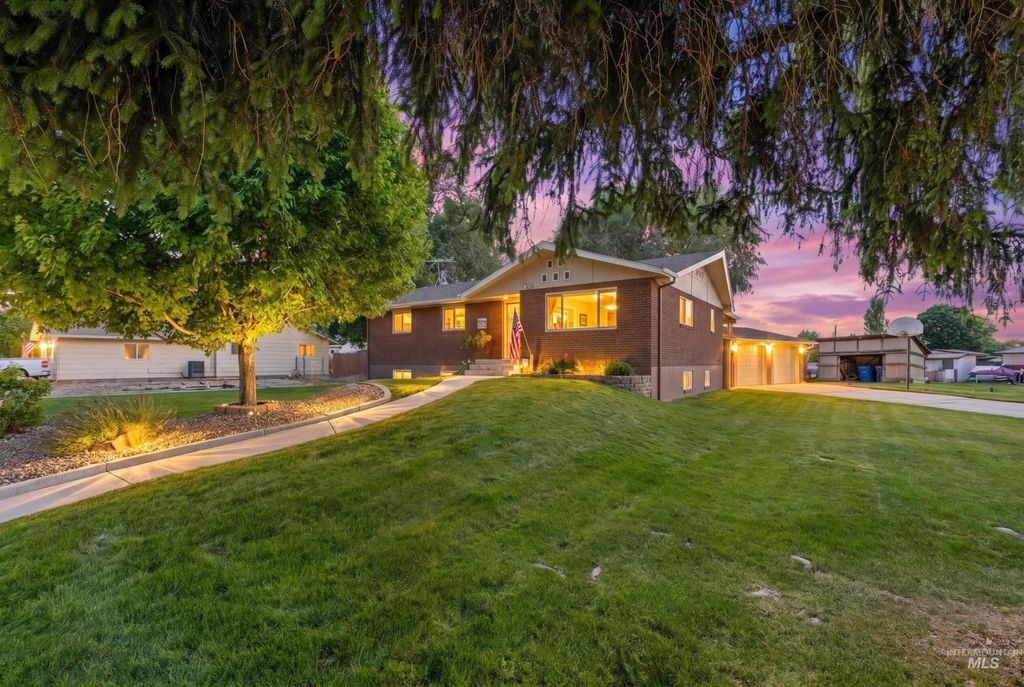 Photo of 615 W Concord Street, Middleton, ID 83644 (MLS # 98993941)
