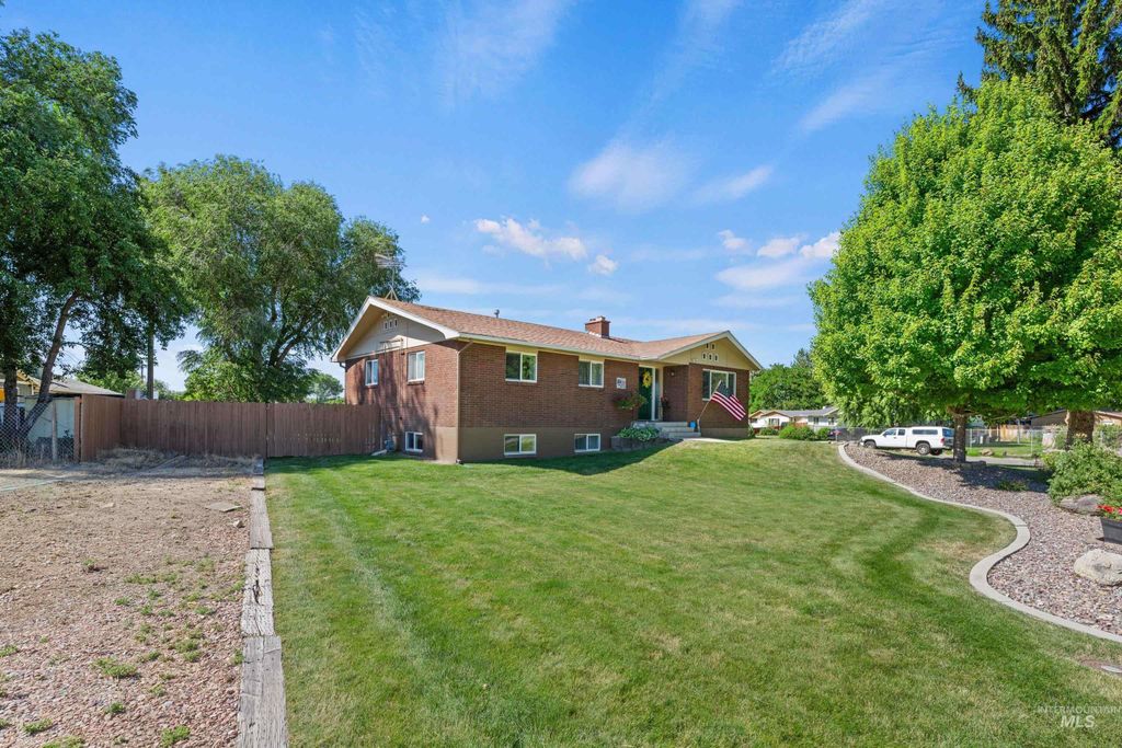 Photo of 615 W Concord Street, Middleton, ID 83644 (MLS # 98993941)