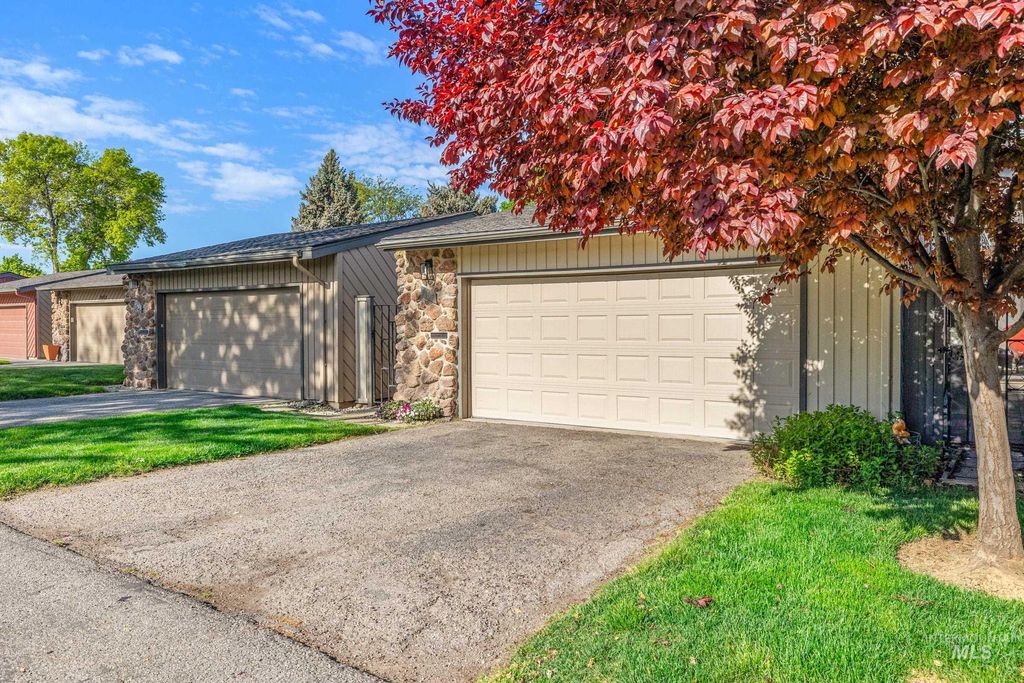 Photo of 7167 W Cascade Dr, Boise, ID 83704 (MLS # 98984629)