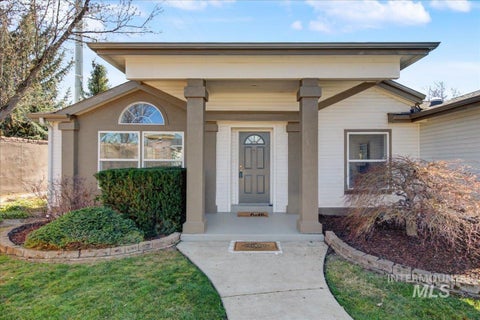 Photo of 421 S Curtis Rd #2, Boise, ID 83705 (MLS # 98978308)