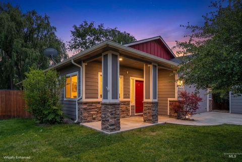 Photo of 1801 Iowa Ave, Nampa, ID 83686 (MLS # 98991205)