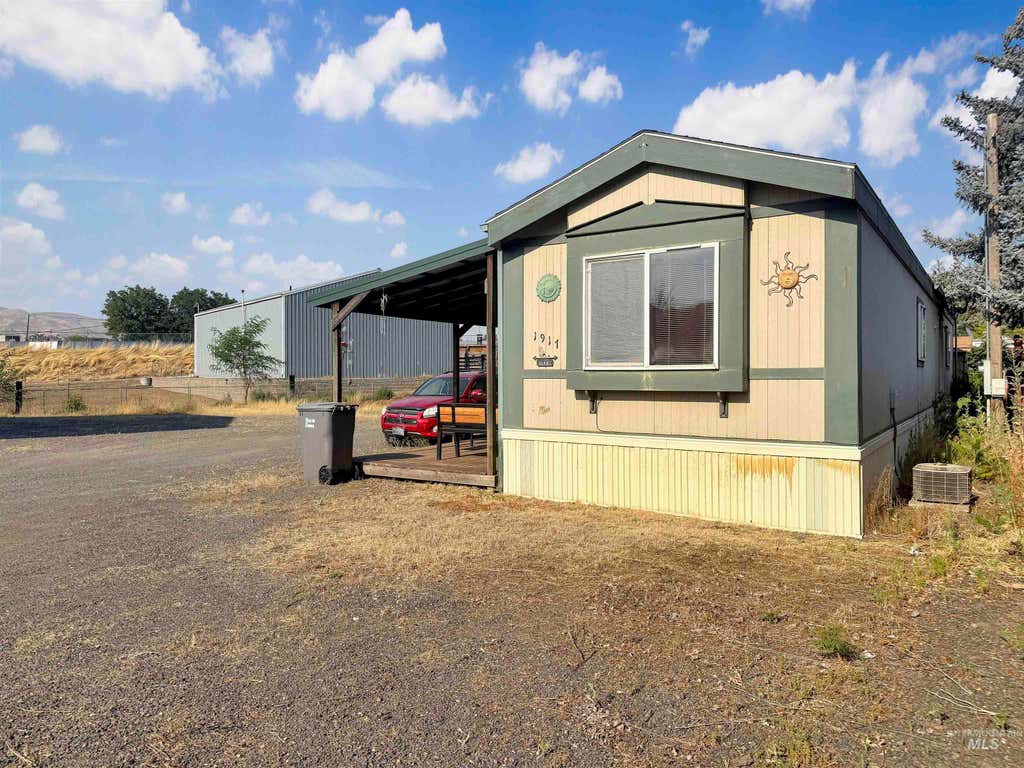 Photo of 1917 13th St, Clarkston, WA 99403 (MLS # 98994450)