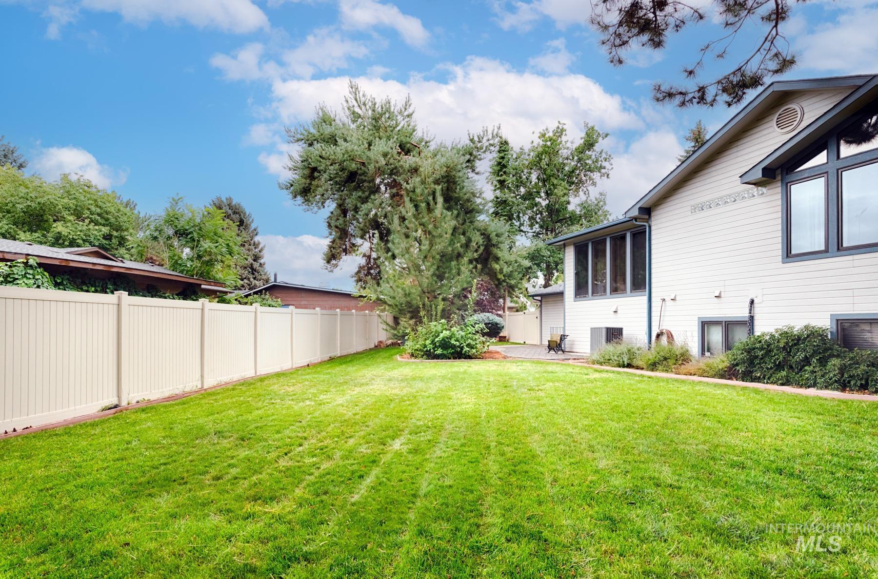 2000 N Blossom Pl, Meridian, Idaho image 45