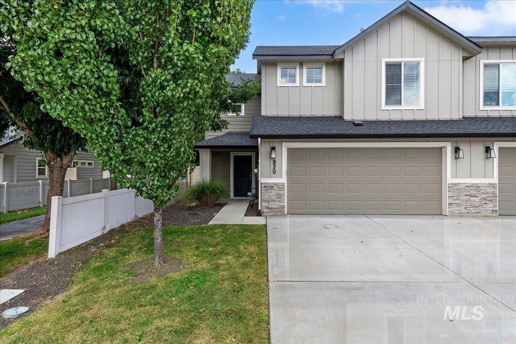 Photo of 930 W Woodpine St, Meridian, ID 83646 (MLS # 99000554)