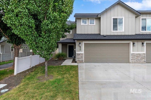 Photo of 930 W Woodpine St, Meridian, ID 83646 (MLS # 99000554)