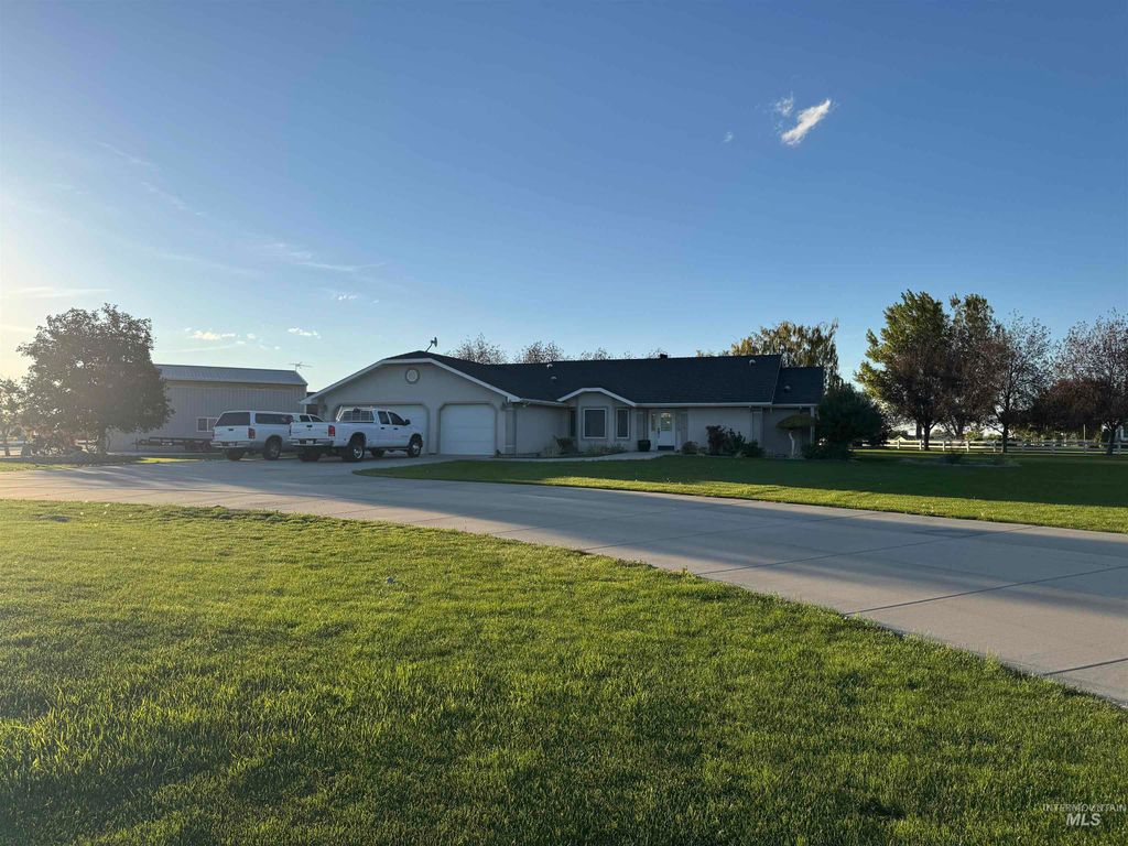 Photo of 3474 E 3180 N, Kimberly, ID 83341 (MLS # 98964197)