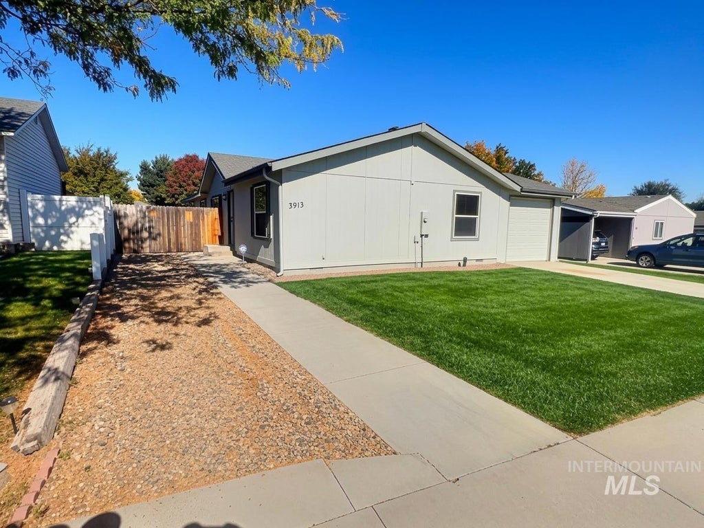 Photo of 3915 Bennington Street, Caldwell, ID 83607 (MLS # 99003380)