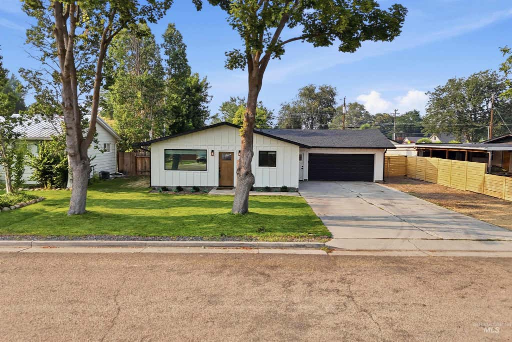 Photo of 1817 Willow St, Caldwell, ID 83605 (MLS # 98995514)
