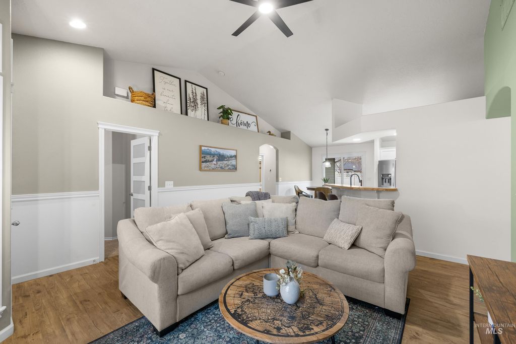 Photo of 5201 N Toscana Ave, Meridian, ID 83642 (MLS # 98974851)