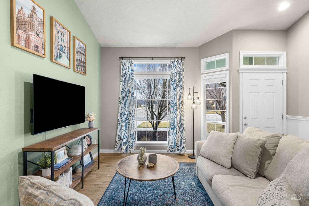 Photo of 5201 N Toscana Ave, Meridian, ID 83642 (MLS # 98974851)