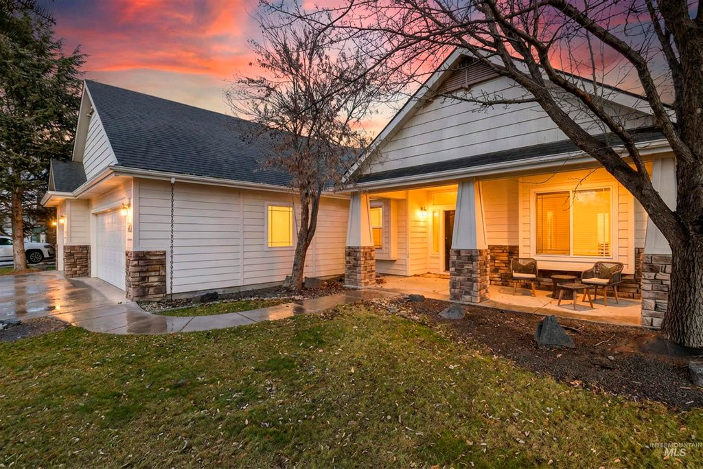 Photo of 710 W Cedar Pointe Way, Nampa, ID 83686 (MLS # 98970058)