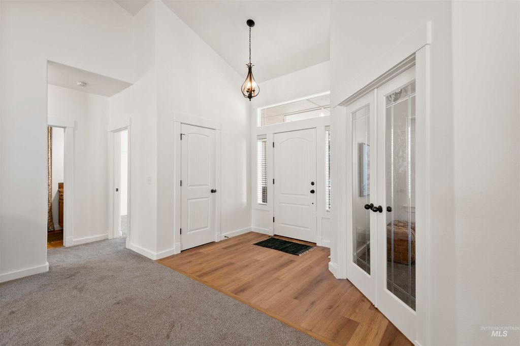 Photo of 710 W Cedar Pointe Way, Nampa, ID 83686 (MLS # 98970058)