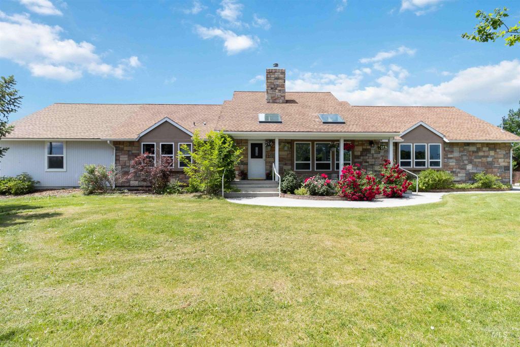 Photo of 7985 S Cloverdale Rd, Boise, ID 83709 (MLS # 98972537)