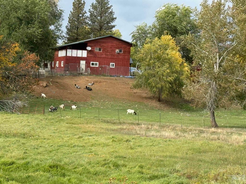 Photo of 140 S Railroad St, Cambridge, ID 83610 (MLS # 98953460)