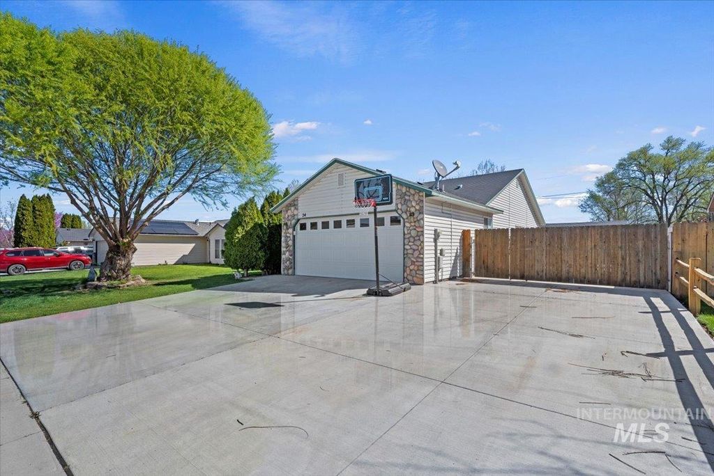 Photo of 24 S Honey Drive, Nampa, ID 83687 (MLS # 98981245)