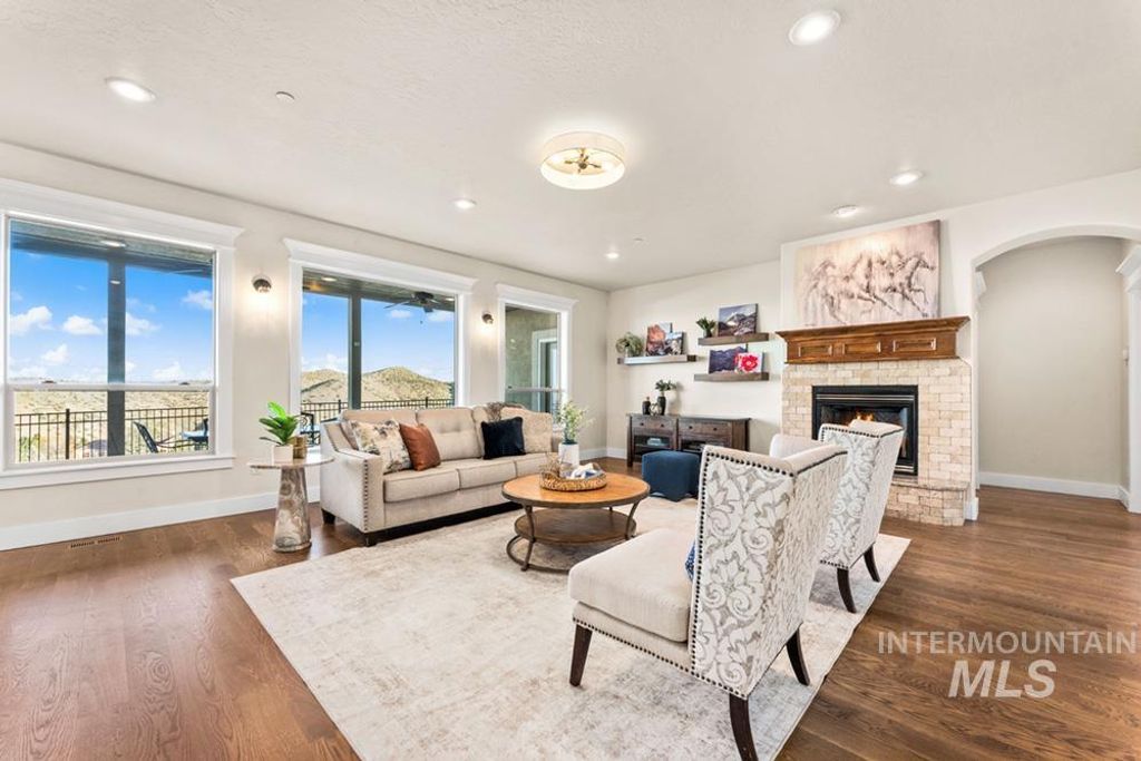 Photo of 3716 W Quail Hollow Ct, Boise, ID 83703 (MLS # 98979592)