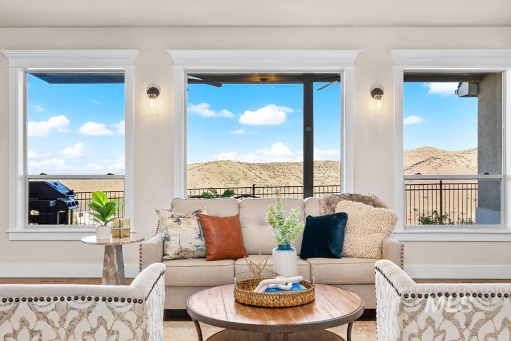 Photo of 3716 W Quail Hollow Ct, Boise, ID 83703 (MLS # 98979592)