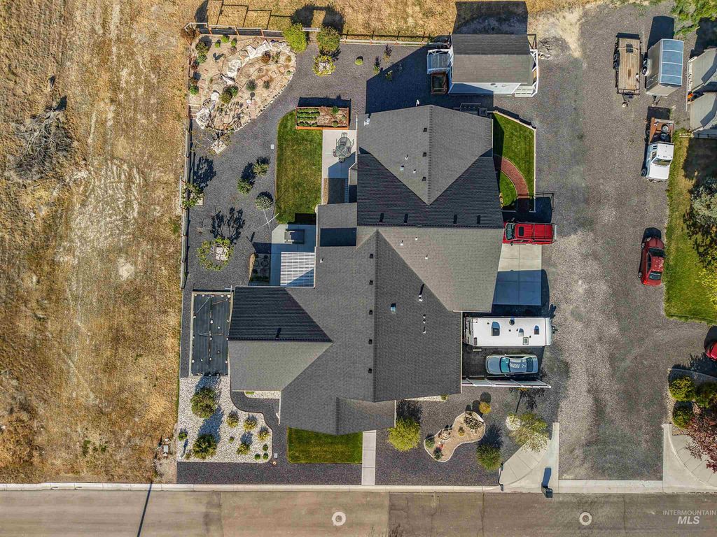 Photo of 930 Applewood Dr, Buhl, ID 83316 (MLS # 98983882)