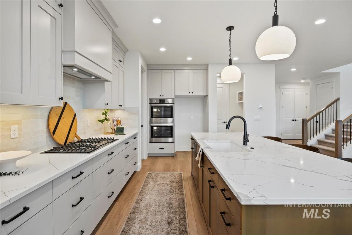 4702 N Wooley Creek Ave