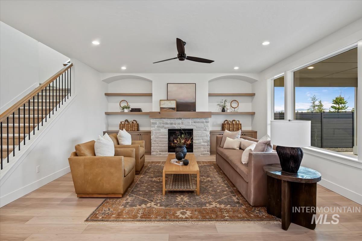 4702 N Wooley Creek Ave