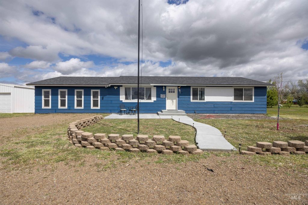 Photo of 3044 NE Reservoir Rd, Mountain Home, ID 83647 (MLS # 98983398)