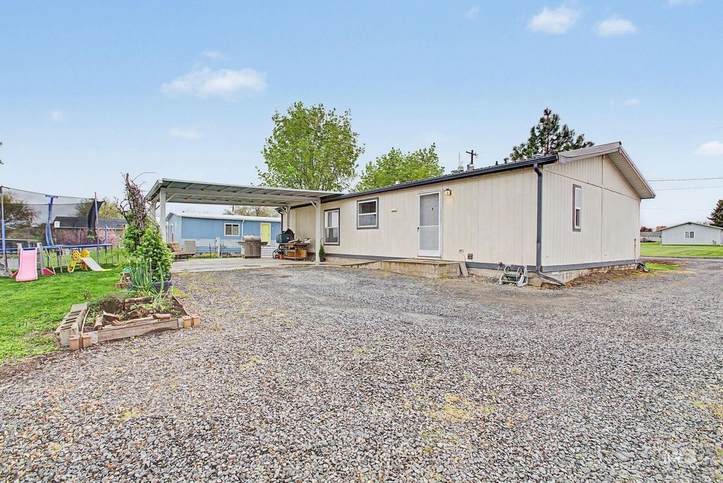 Photo of 2221 Cedar Avenue, Lewiston, ID 83501 (MLS # 98982725)