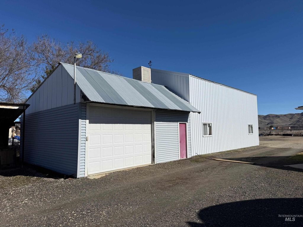 Photo of 1010 S Moffatt Ave, Emmett, ID 83617 (MLS # 98978224)