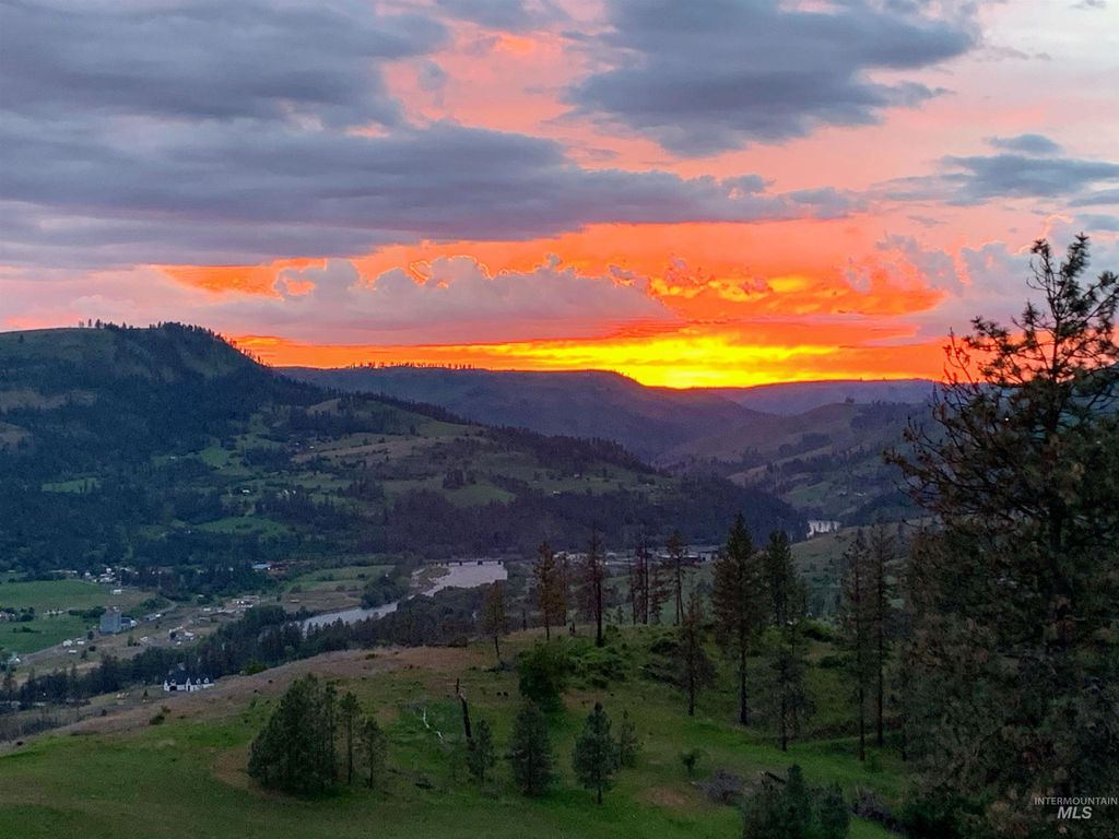 Photo of 402 Beaver Slide Road, Kamiah, ID 83536 (MLS # 98978187)