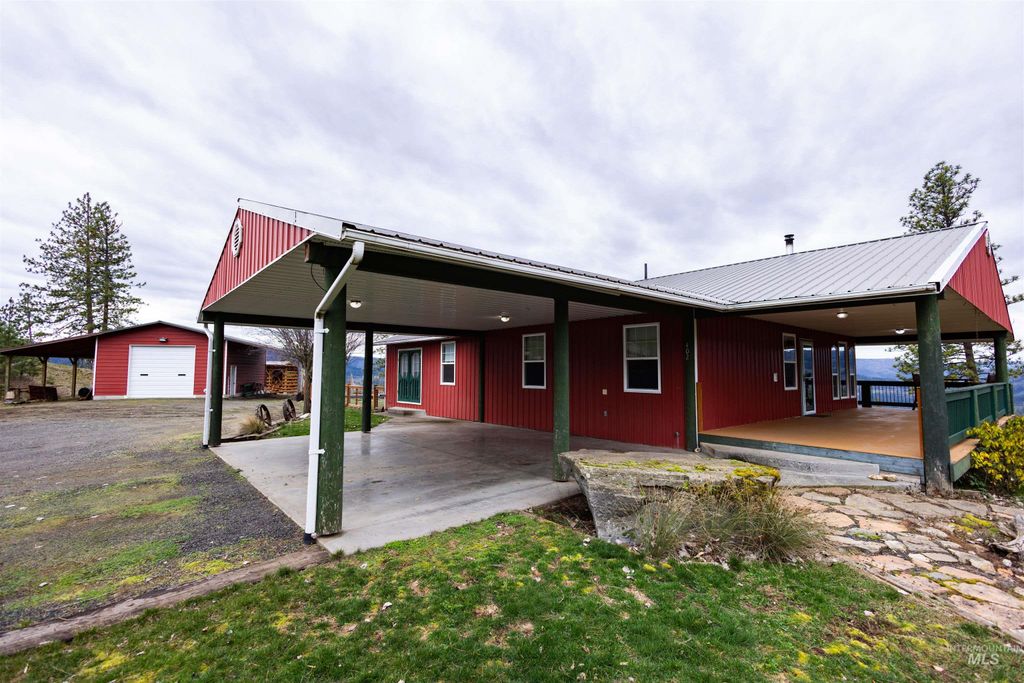 Photo of 402 Beaver Slide Road, Kamiah, ID 83536 (MLS # 98978187)