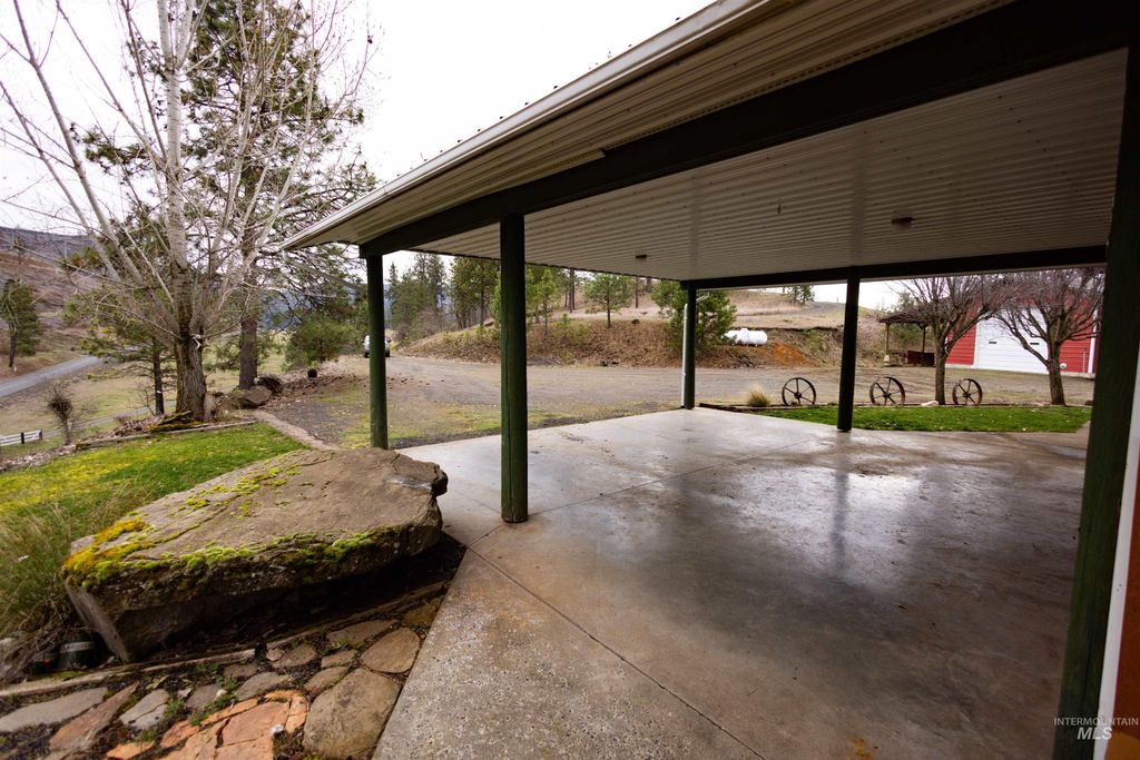 Photo of 402 Beaver Slide Road, Kamiah, ID 83536 (MLS # 98978187)