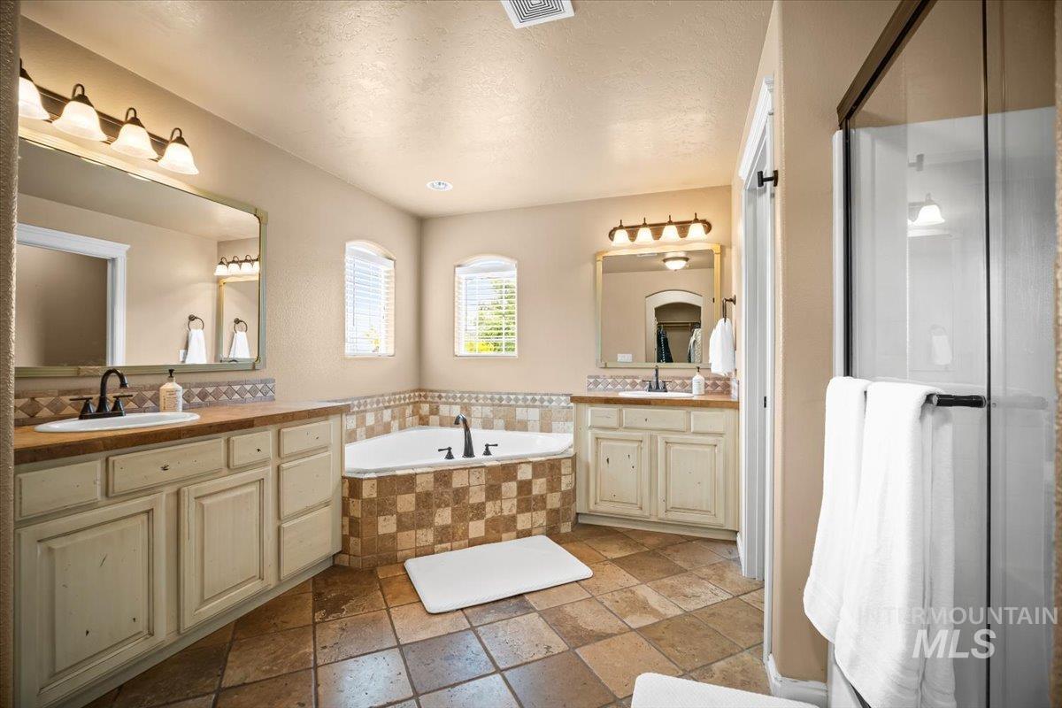 Nampa, Idaho 83687, United States, 4 Bedrooms Bedrooms, ,4 BathroomsBathrooms,Residential,Active,133448