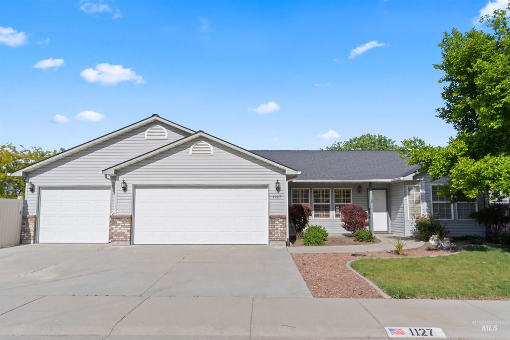 Photo of 1127 N Lightning Pl, Meridian, ID 83642 (MLS # 98985691)