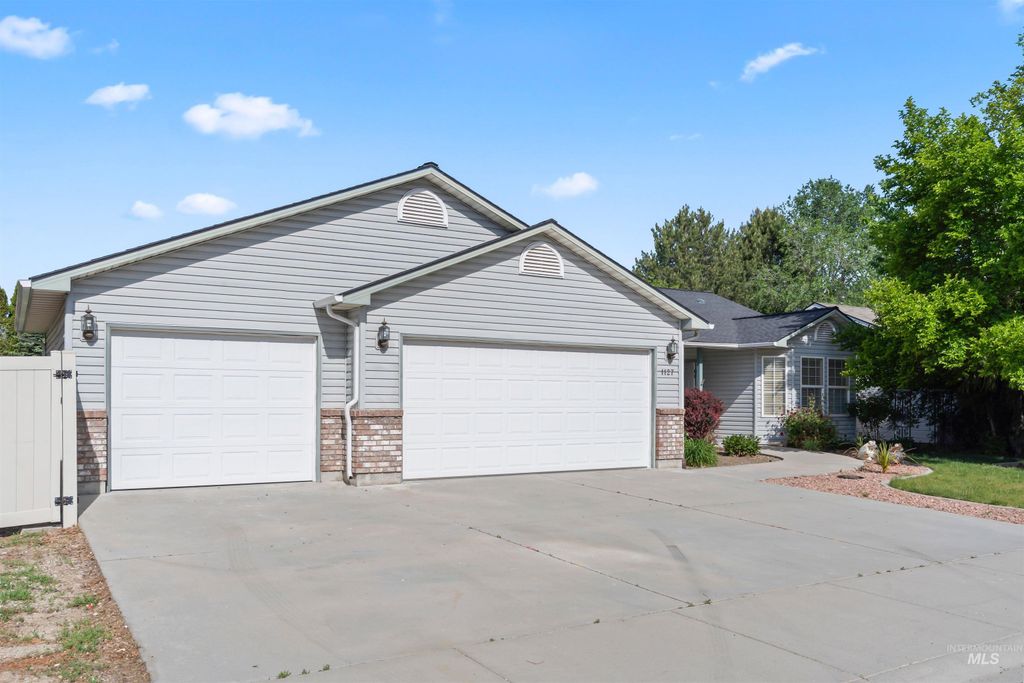 Photo of 1127 N Lightning Pl, Meridian, ID 83642 (MLS # 98985691)