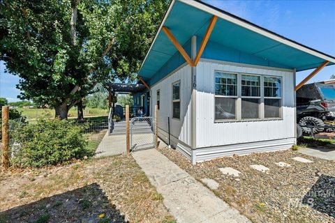 Photo of 701 Monte Vista Dr #16, Emmett, ID 83617 (MLS # 98958974)