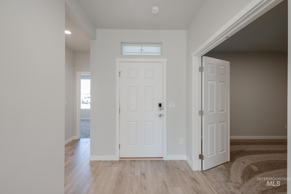 Photo of 703 Strike Eagle St, Mountain Home, ID 83647 (MLS # 98963153)