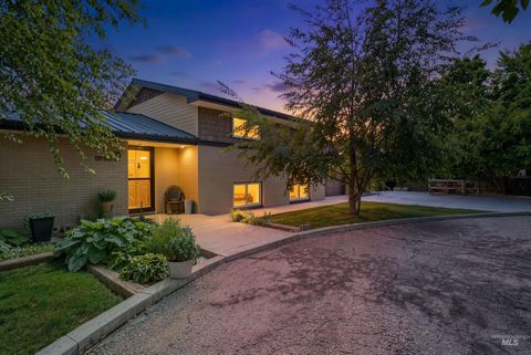 Photo of 2175 E Karen Drive, Meridian, ID 83646 (MLS # 98989692)