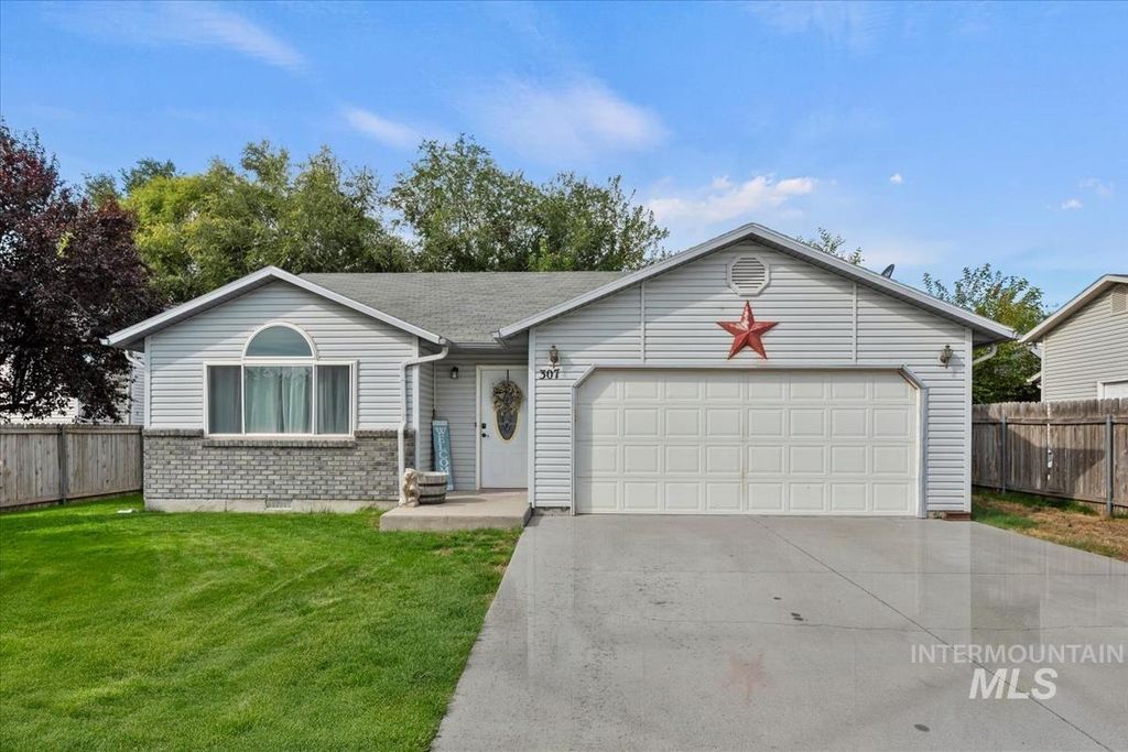 Photo of 307 Quail Cove Cir, Fruitland, ID 83619 (MLS # 98964461)