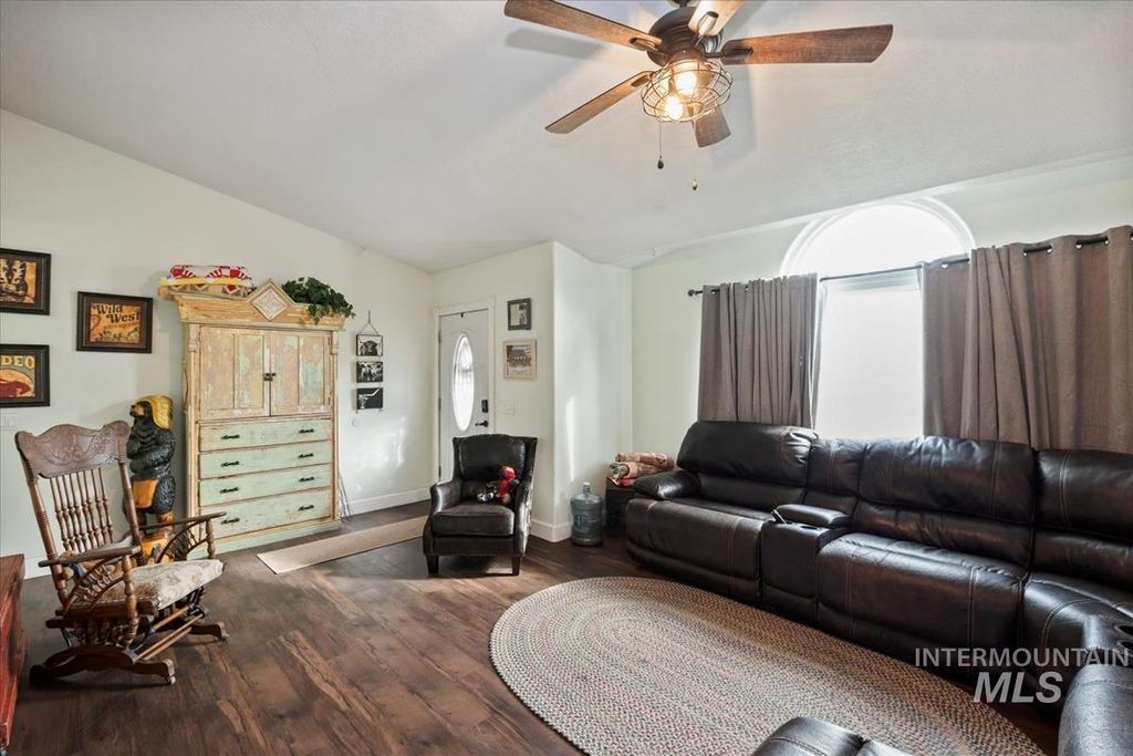 Photo of 307 Quail Cove Cir, Fruitland, ID 83619 (MLS # 98964461)