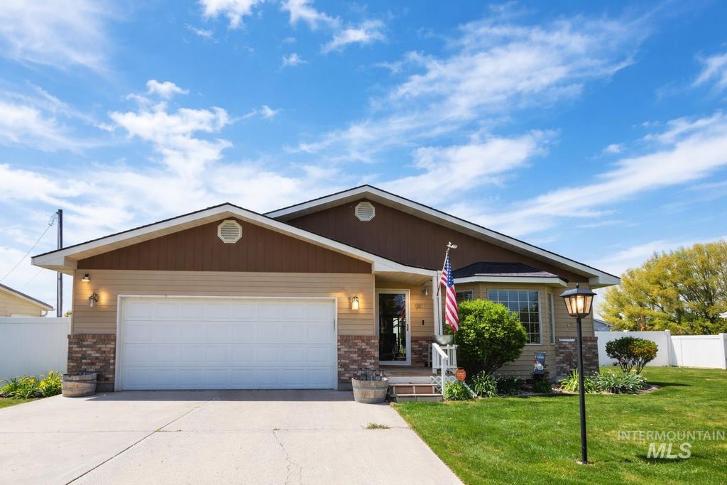 Photo of 350 N Burton Ave, Burley, ID 83318 (MLS # 98982847)