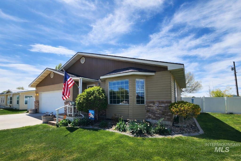 Photo of 350 N Burton Ave, Burley, ID 83318 (MLS # 98982847)