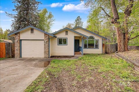 Photo of 2501 W Hill Rd, Boise, ID 83702 (MLS # 98980489)