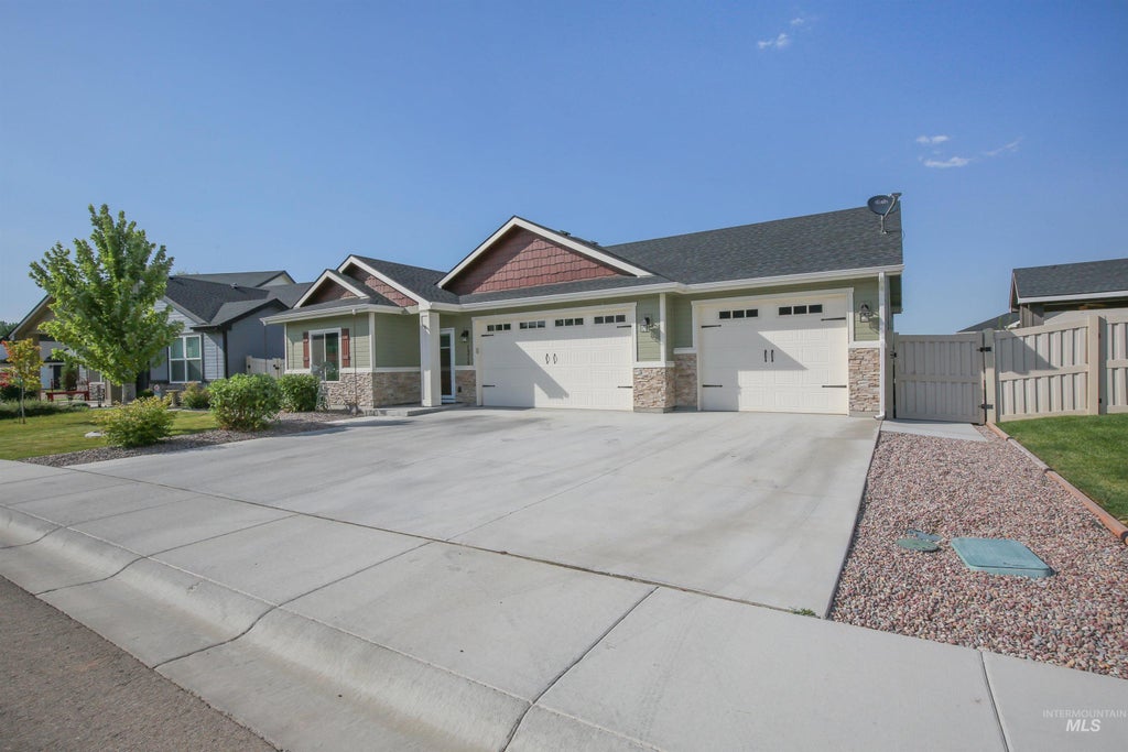 Photo of 1315 Cantebria Way, Payette, ID 83661 (MLS # 98998546)