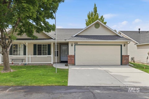 Photo of 505 N Grove Way, Nampa, ID 83651 (MLS # 98989206)