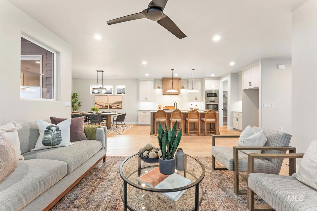 Photo of 13366 N Spring Creek Way, Boise, ID 83714 (MLS # 98978687)