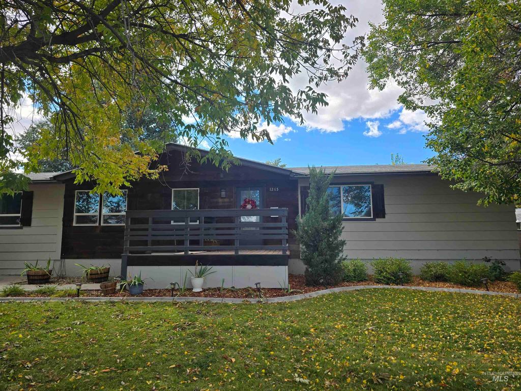 Photo of 1265 W 1st St, Weiser, ID 83672 (MLS # 98964482)